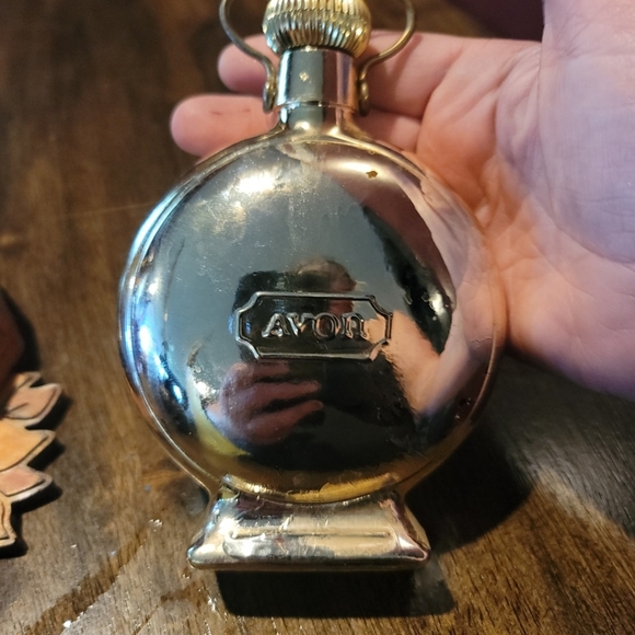 !Pocket watch avon bottle. Please refer to pictures - Picture 3 of 4
